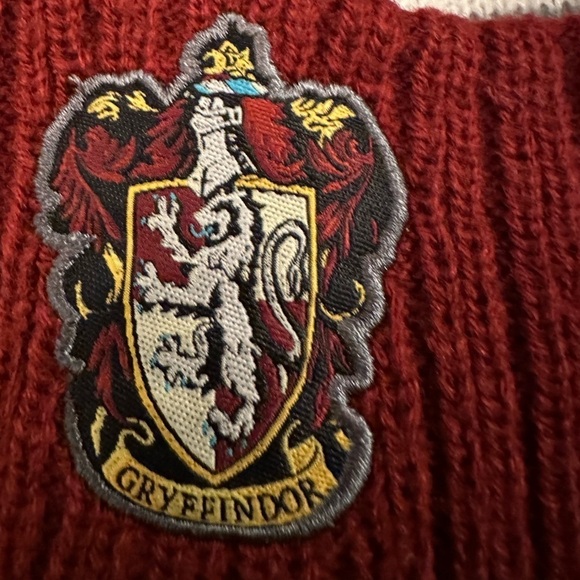 Harry Potteryer Gryffindor Pom Pom beanie knit winter hat OSFA stocking - Picture 2 of 5
